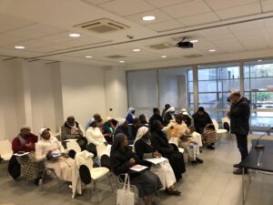 2022_novembre_dicembre_italia_firenze_loppiano_hic_sum_6_suor_rolande_formazione_opere_misericordia_economia_civile_spazio_spadoni (2)