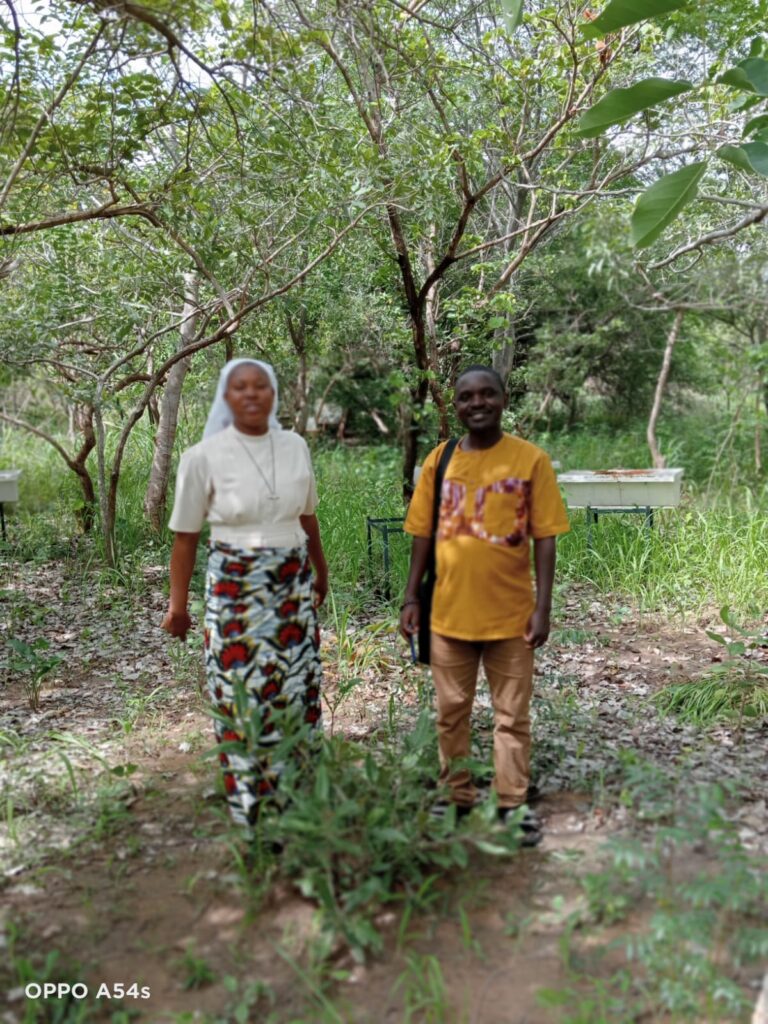 2023_luglio_hicsum_31_leo_burkina_faso_spazio_spadoni_sr_odette_sic_suore_immacolata_visita_bernard (3)