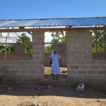 2023_dicembre_10_hicsum_38__tanzania_castiglione_lago_misericordia_spazio_spadoni_sr_leah_benedectine_sisters_costruzione_pollaio (11)