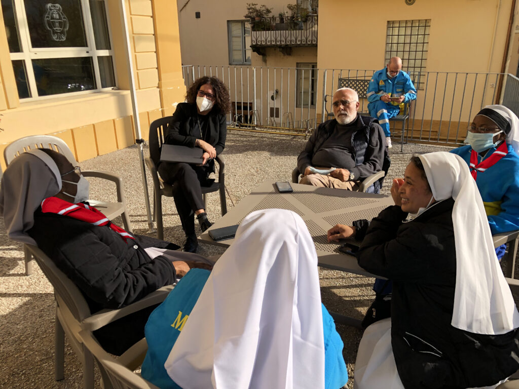 2021_ottobre_20_22_hicsum_18_19_convento_san_francesco_lucca_spazio_spadoni_misericordia_borgo_mozzano_sr_marguerite_angele_marie_dominicaines_missionnaires_des_familles_pranzo_luigi-4