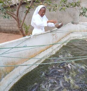 2025_maggio_nigeria_africa_suor_justina_targa_opere_misericordia_progetto_hic_sum_spazio_spadoni (2) - Copia