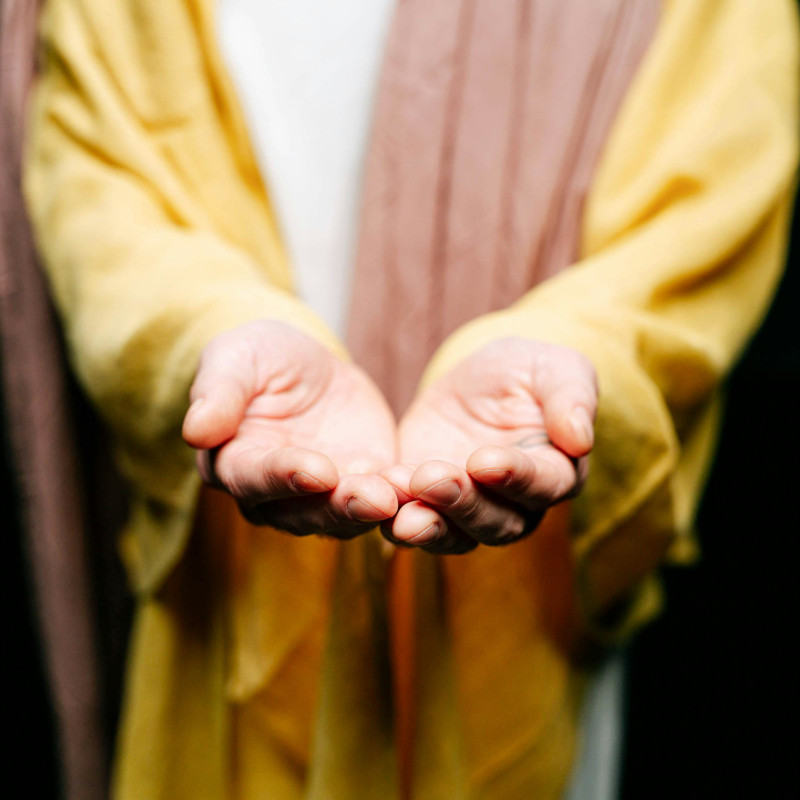Santa Faustina e spazio + spadoni, uniti dal filo della misericordia