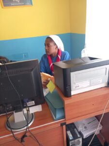 2025_30_ottobre_suor_marie_louise_formazione_computer_informaztica_pizza_spazio_spadoni_misericordia_portopalo (3)