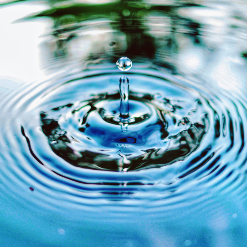 Dare da bere agli assetati