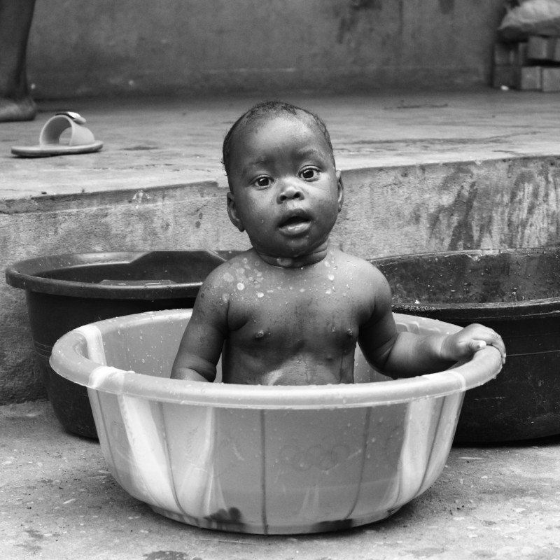 bambini-acqua-dar-da-bere-opere-misericordia