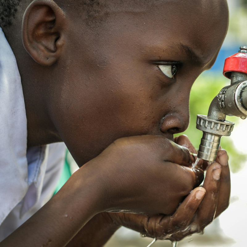 dar-da-bere-assetati-sete-acqua