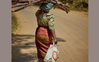 donne-africane-pesi_consolare-afflitti_opere-misericordia