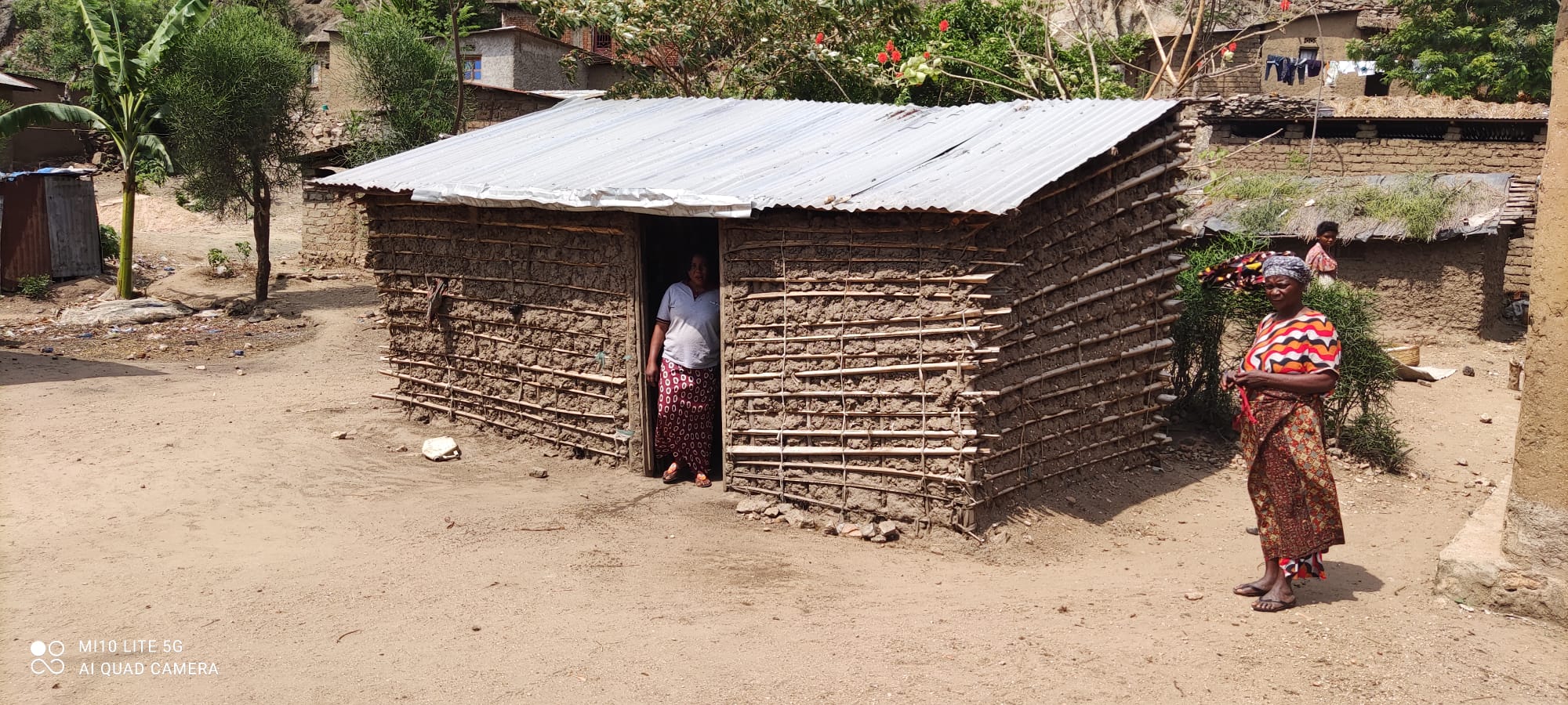Costruzione di una casa a Kavimvira nell’ambito del progetto HIC SUM