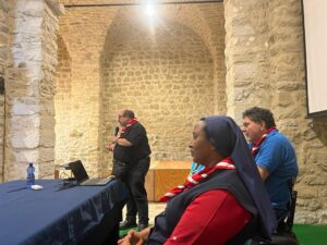 13 ottobre 2023 sr maria con i volontari e ingresso in misericordia valledolmo hicsum42 suore discepole del redentore 14 300x225