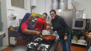 13 ottobre 2023 sr maria con i volontari e ingresso in misericordia valledolmo hicsum42 suore discepole del redentore 8 300x169