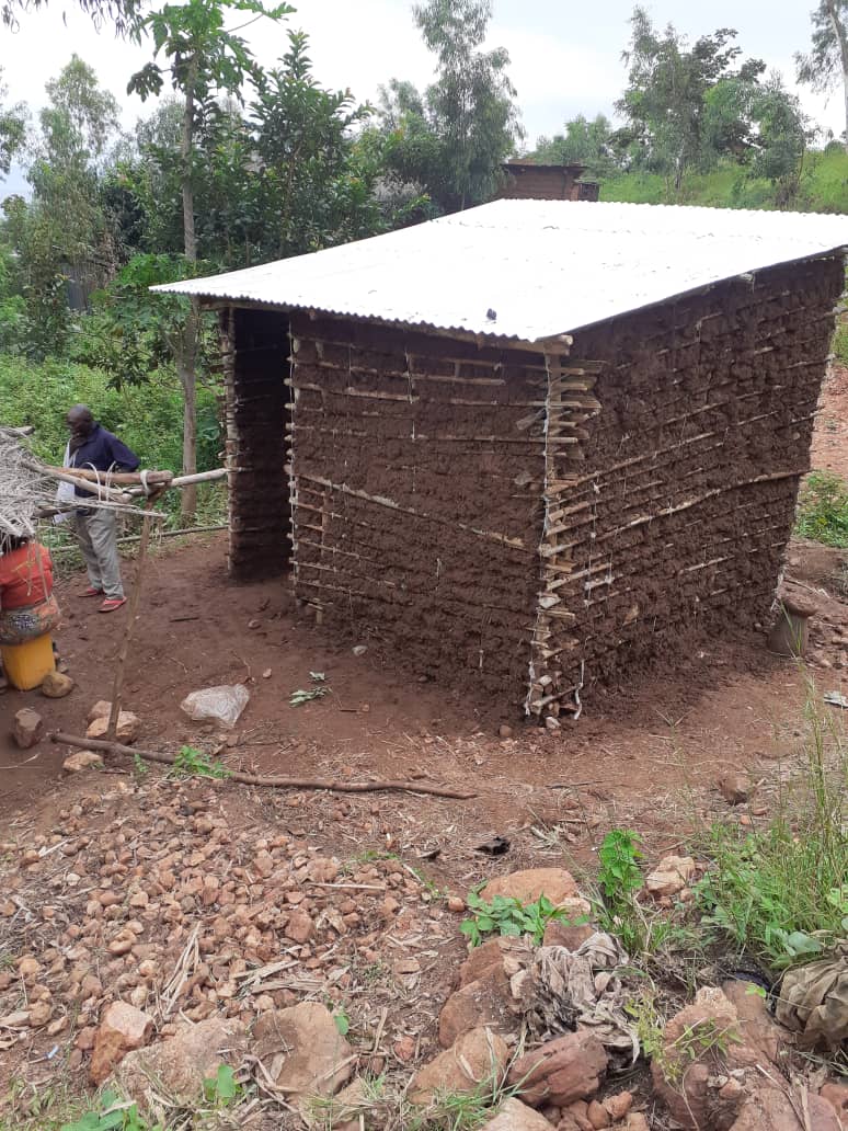 Costruzione di una casa a Kavimvira nell’ambito del progetto HIC SUM