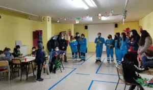 2021 dicembre 24 hicsum 16 italia spazio spadoni misericordia orta nova suor perpetue laboratorio bambini 300x178