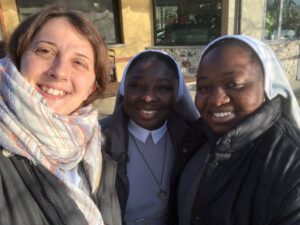 2021 dicembre 6 hicsum 13 firenzuola misericordia spazio spadoni sr margaret maria abang handmaids holy child jesus incontro selene pera 2 300x225