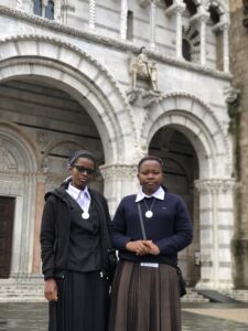 2022 aprile 21 hicsum 23 misericordia monte san giovanni campano spazio spadoni sr oliver devotha visita lucca duomo san martino Holy spirit sisters 5 225x300