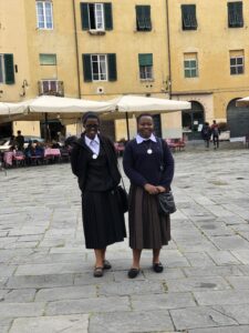 2022 aprile 21 hicsum 23 misericordia monte san giovanni campano spazio spadoni sr oliver devotha visita lucca volto santo Holy spirit sisters 23 225x300