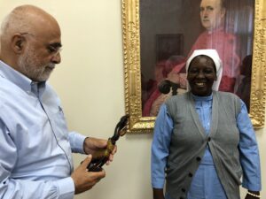 2022 aprile 30 hicsum 34 villanova monteleone misericordia spazio spadoni italia suor marie jacqueline servantes jesus incontro madre generale justine luigi 300x225