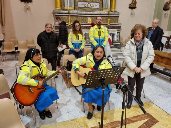2022 dicembre 12 hicsum 20 rosolini misericordia spazio spadoni sr angelica perla formazione paola amaddio fabio figura luigi bongiovanni