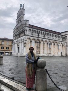 2022 febbraio 14 hicsum 17 italia spazio spadoni lucca suor elisabeth piazza san michele 225x300