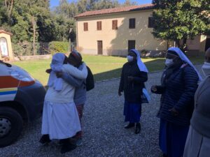 2022 febbraio 23 hicsum 16 italia san cerbone spazio spadoni suor perpetue elisabeth joan marguerite angele misericordia orta nova arrivo 2 300x225