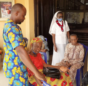 2022 febbraio hic sum 2 nigeria uyo sr beatrice volontari opere misericordia formazione spazio spadoni 1.jpg 300x293