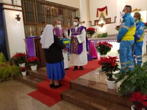 2022 gennaio 11 hicsum italia suor filipina misericordia acireale consegna divisa spazio spadoni 2 300x225