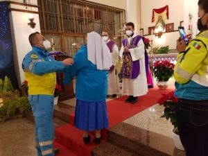 2022 gennaio 11 hicsum italia suor filipina misericordia acireale consegna divisa spazio spadoni 300x225