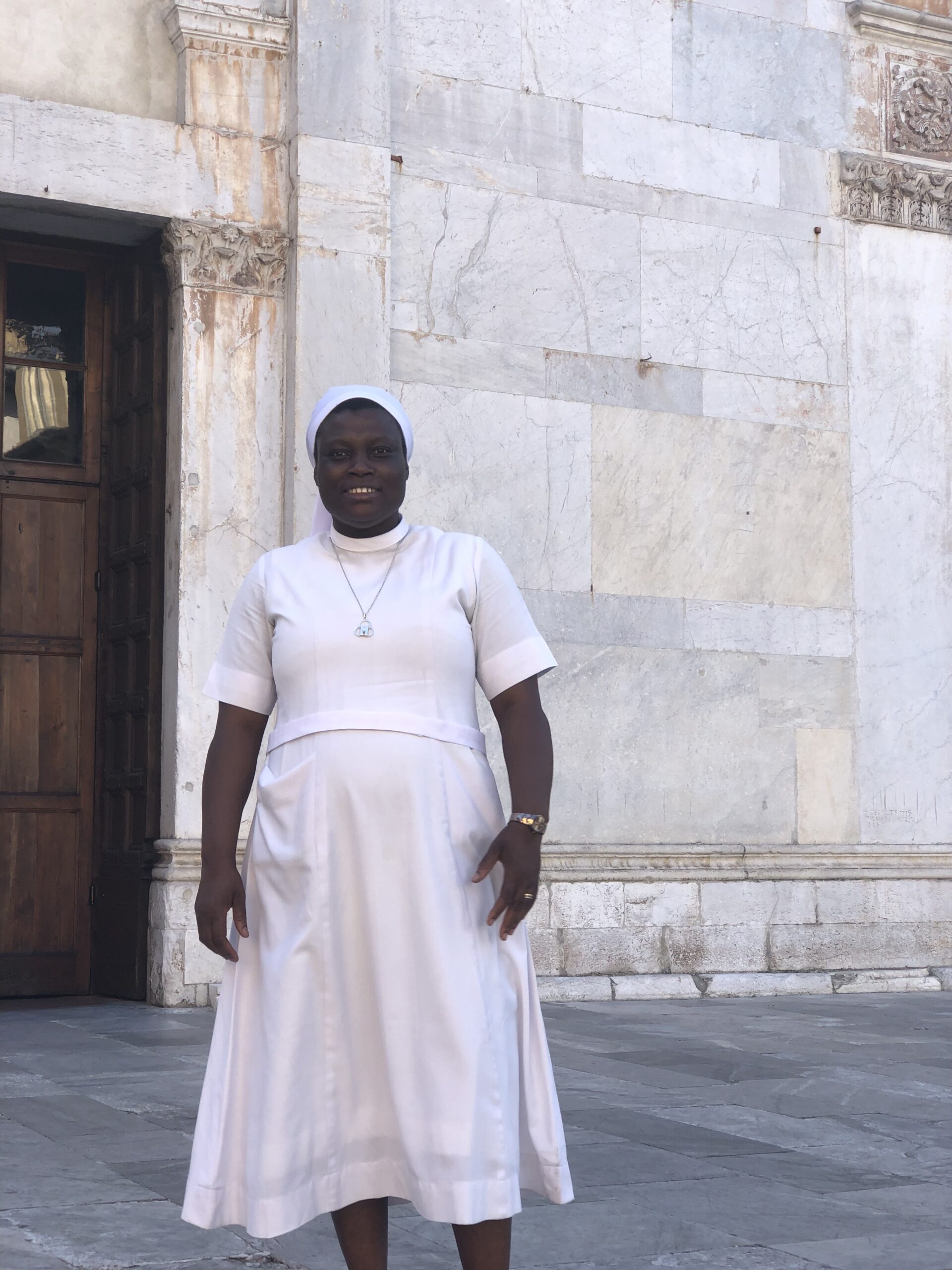 2022 giugno italia lucca san cerbone hic sum 6 suor rolande formazione spazio spadoni 16 scaled