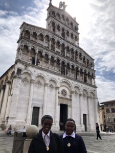2022 hicsum 22 italia tanzania spazio spadoni misericordia roccasecca sr devotha visita lucca 6 225x300