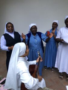 2022 hicsum 26 uganda italia misericordia canosa puglia spazio spadoni sr christine sisters of our lady consuel formazione luminatha canzoni 225x300