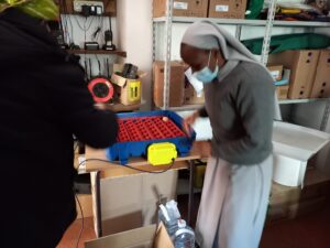 2022 hicsum 27 italia monte san savino assisi kenya spazio spadoni suor joan formazione polli pane misericordia 3 300x225