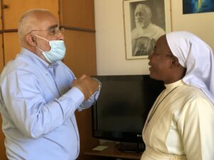 2022 maggio 19 hicsum 31 incisa spazio spadoni sr odette sic suore immacolata incontro luigi spadoni 2 300x225