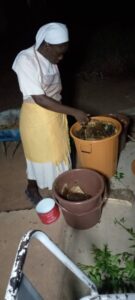 2022 maggio 28 hicsum 31 burkina faso spazio spadoni sr odette sic suore immacolata formazione apicoltura miele 2 135x300