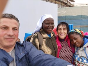 2022 maggio hicsum 34 villanova monteleone 2022 maggio hicsum 35 villanova monteleone mimisericordia spazio spadoni suor marie jacqueline servantes jesus arrivo italia 300x225