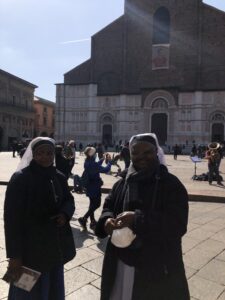 2022 marzo hicsum 18 19 bologna spazio spadoni misericordia borgo mozzano sr marguerite angele marie dominicaines missionnaires familles visita 28 225x300