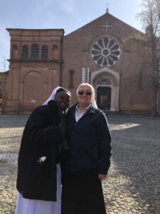 2022 marzo hicsum 18 19 bologna spazio spadoni misericordia borgo mozzano sr marguerite angele marie dominicaines missionnaires familles visita 5 225x300