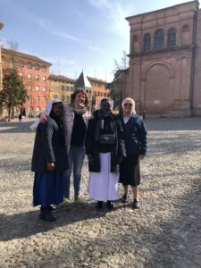 2022 marzo hicsum 18 19 bologna spazio spadoni misericordia borgo mozzano sr marguerite angele marie dominicaines missionnaires familles visita selene pera 2 225x300