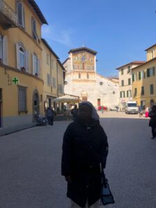 2022 marzo hicsum 18 19 lucca spazio spadoni misericordia borgo mozzano sr marguerite angele marie dominicaines missionnaires familles visita 7 225x300