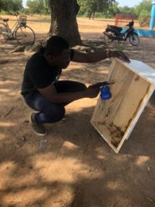 2022 novembre 28 hicsum 31 burkina faso spazio spadoni sr odette sic suore immacolata formazione apicoltura arnie pronte 6 225x300