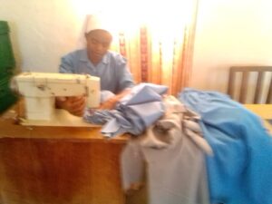2022 ottobre 10 hicsum 28 rwanda spazio spadoni misericordia stiava sr agnes dimora della carita formazione cucito 300x225