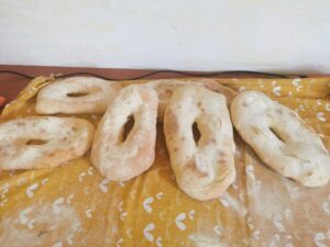 2022 ottobre hicsum 34 villanova monteleone misericordia spazio spadoni suor marie jacqueline servantes jesus formazione pane dolci 3 300x225