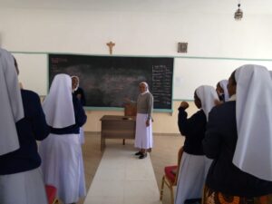 2023 agosto hicsum 27 kenya spazio spadoni suor joan rientro comunita sisters of st joseph 6 300x225