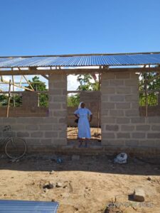 2023 dicembre 10 hicsum 38 tanzania castiglione lago misericordia spazio spadoni sr leah benedectine sisters costruzione pollaio 11 225x300