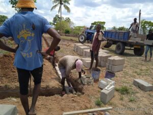 2023 dicembre 10 hicsum 38 tanzania castiglione lago misericordia spazio spadoni sr leah benedectine sisters costruzione pollaio 2 300x225