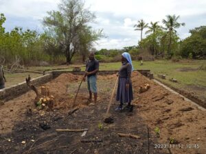 2023 dicembre 10 hicsum 38 tanzania castiglione lago misericordia spazio spadoni sr leah benedectine sisters costruzione pollaio 3 300x225