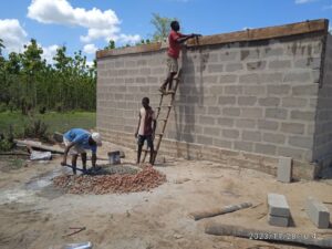 2023 dicembre 10 hicsum 38 tanzania castiglione lago misericordia spazio spadoni sr leah benedectine sisters costruzione pollaio 7 300x225