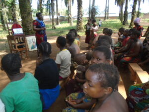2023 hicsum 18 19 isiro rdc spazio spadoni misericordia borgo mozzano sr marguerite dominicaines missionnaires des familles educazione sanitaria villaggio 54 300x225