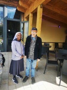 2023 marzo 10 hicsum 38 castiglione lago misericordia spazio spadoni sr leah africa benedectine sisters pranzo volontari 2 225x300