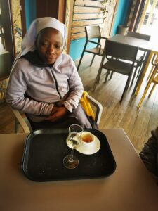 2023 marzo 10 hicsum 38 castiglione lago misericordia spazio spadoni sr leah africa benedectine sisters pranzo volontari 3 225x300