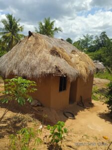 2023 novembre 27 hicsum 38 tanzania castiglione lago misericordia spazio spadoni sr leah benedectine sisters visita poveri villaggio casa 2 225x300