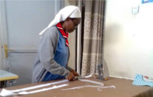 2023 ottobre 6 hicsum 28 italia rwanda spazio spadoni misericordia stiava sr agnes corso cucito formazione 2 copia 300x192